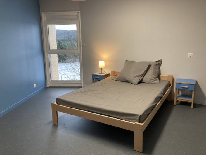 Chambre triple Bleue 16,3m2 - 1 lit double 140x200cm + 1 lit simple 90x200cm